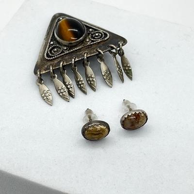 LOT 167: Sterling Silver Tiger's Eye Brooch - 925 Israel - and Gemstone Earrings - 6 GTW