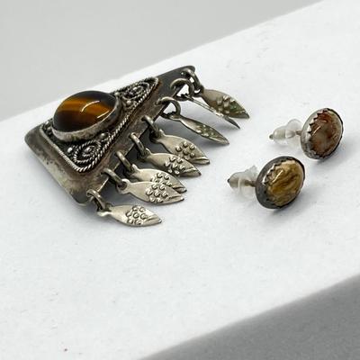 LOT 167: Sterling Silver Tiger's Eye Brooch - 925 Israel - and Gemstone Earrings - 6 GTW