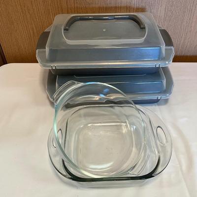 2 Wilton Cake pans w/ 2 Anchor Hocking glass Bakeware