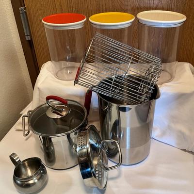 Kuhn Rikon 4th Burner Pot and Krona Pot w/ containers
