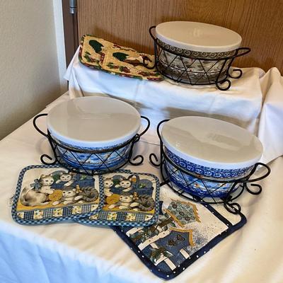3 Temptations Presentable Ovenware dishes/oven mits