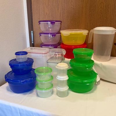 Large Lot of Lock and Lock + other containers