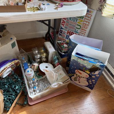 Holiday &nautical decor lot