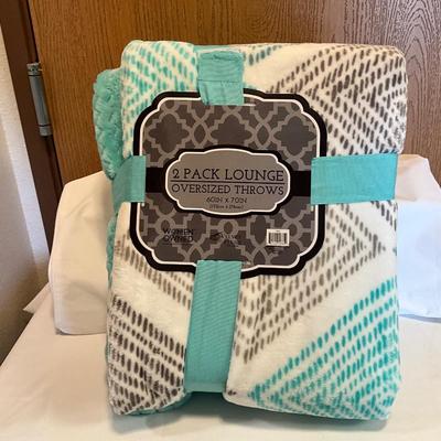 2 pack of new lounge trow blanket