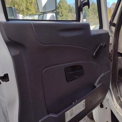 2015 International Terrastar Box Truck Maxxforce Diesel 16' with Tommy Lift Gate Only 49,342 Miles (Please See Note Below Concerning...