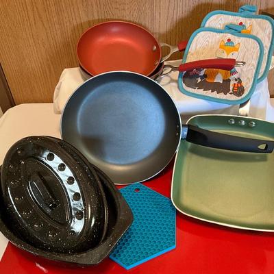 Kettles with roasting pan