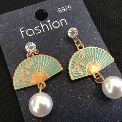 Fan Pearl Earrings