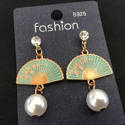 Fan Pearl Earrings