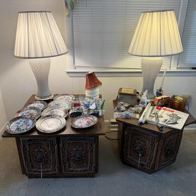 Living room end tables & decor lot
