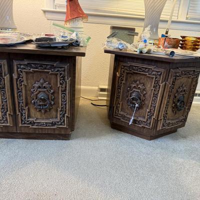 Living room end tables & decor lot