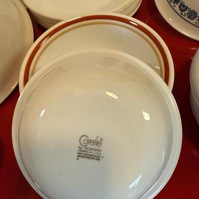 Various items of Corning wear dishes