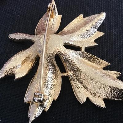 Vintage Maple leaf Brooch