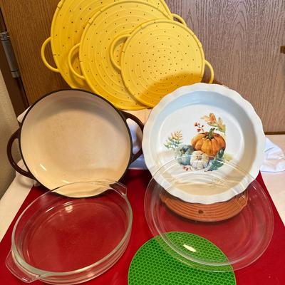 Tectonics Heavy baking pan, Pyrex, pie pans