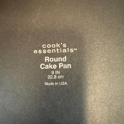 Pyrex pie pans/cake pans