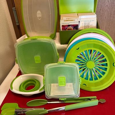 Sistema microwavable containers w/Betty Crocker Recipe Cards