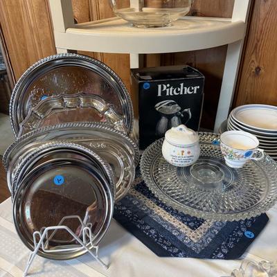 Stoneware & colored glass lot