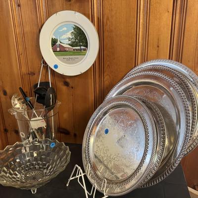 Trashcan, stool, kitchen serving lot