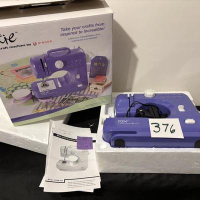 Pixie Singer Sewing Machine