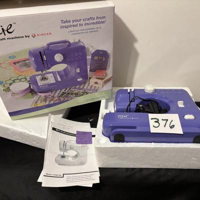 Pixie Singer Sewing Machine