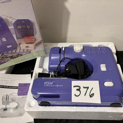 Pixie Singer Sewing Machine