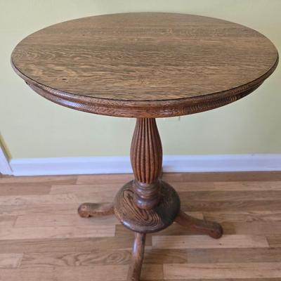 Beautiful vintage oak side table