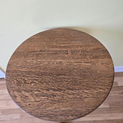 Beautiful vintage oak side table