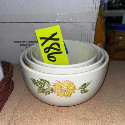 Matching bowl set