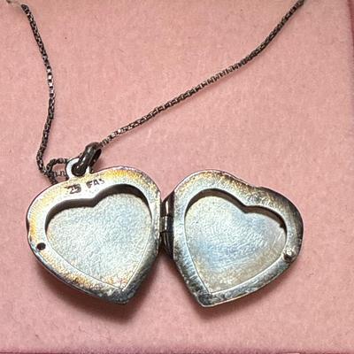 J6-925 stamped sterling locket and chain
