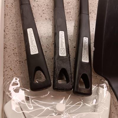 A VARIETY OF KITCHEN UTENSILS