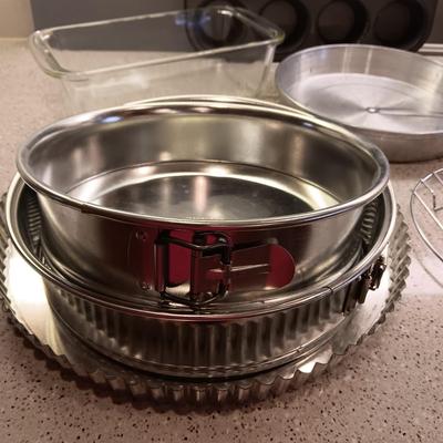 AN ASSORTMENT OF BAKEWARE