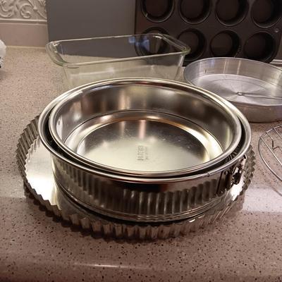 AN ASSORTMENT OF BAKEWARE