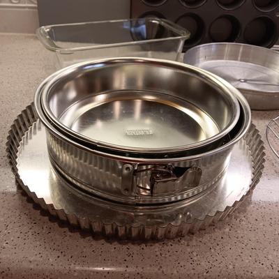 AN ASSORTMENT OF BAKEWARE