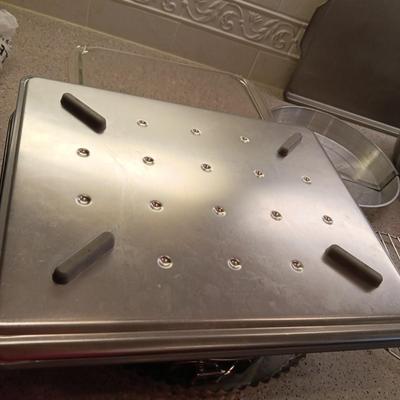 AN ASSORTMENT OF BAKEWARE