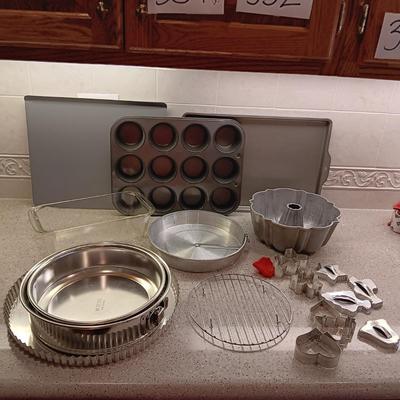 AN ASSORTMENT OF BAKEWARE