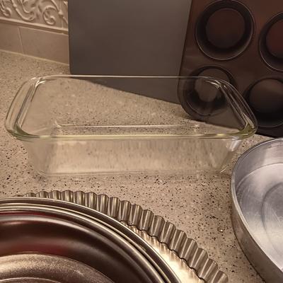 AN ASSORTMENT OF BAKEWARE