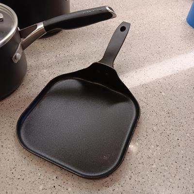 AN ASSORTMENT OF TEFLON COOKWARE