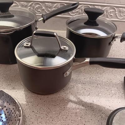 AN ASSORTMENT OF TEFLON COOKWARE