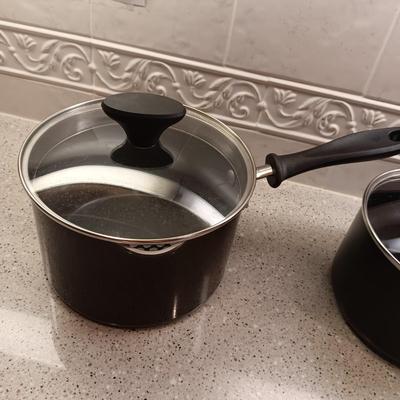AN ASSORTMENT OF TEFLON COOKWARE