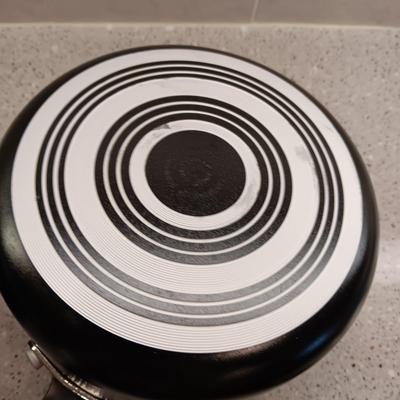 AN ASSORTMENT OF TEFLON COOKWARE