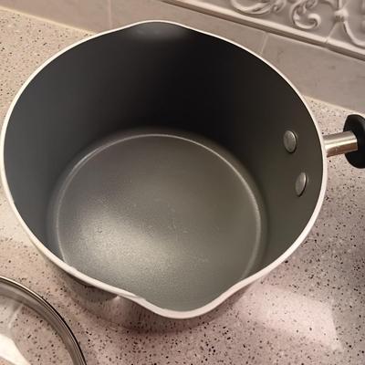 AN ASSORTMENT OF TEFLON COOKWARE