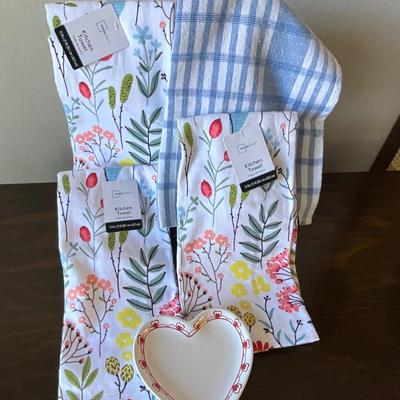 Kitchen Hand towels, heart candy dish