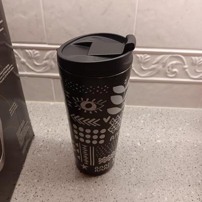 NEW BRAUN BREWSENSE COFFEE MAKER, GIBSON COFFEE MUGS AND TRAVEL CUPS