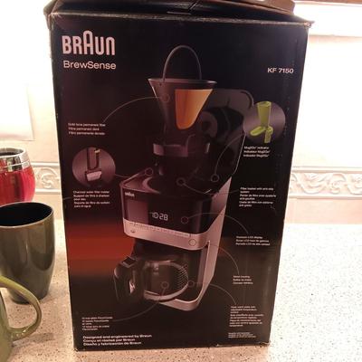 NEW BRAUN BREWSENSE COFFEE MAKER, GIBSON COFFEE MUGS AND TRAVEL CUPS