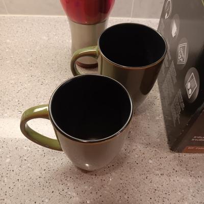 NEW BRAUN BREWSENSE COFFEE MAKER, GIBSON COFFEE MUGS AND TRAVEL CUPS