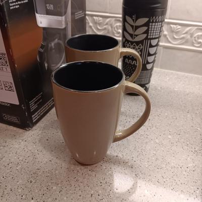 NEW BRAUN BREWSENSE COFFEE MAKER, GIBSON COFFEE MUGS AND TRAVEL CUPS