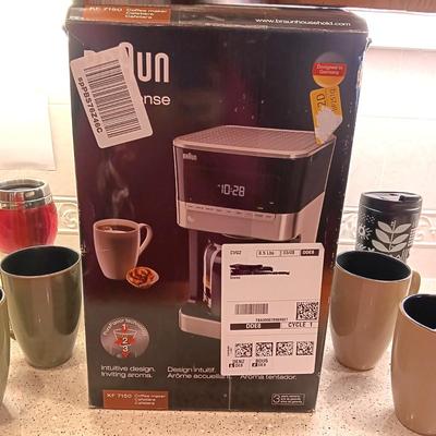 NEW BRAUN BREWSENSE COFFEE MAKER, GIBSON COFFEE MUGS AND TRAVEL CUPS