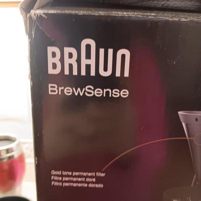 NEW BRAUN BREWSENSE COFFEE MAKER, GIBSON COFFEE MUGS AND TRAVEL CUPS