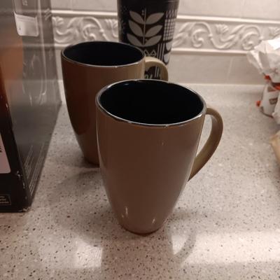 NEW BRAUN BREWSENSE COFFEE MAKER, GIBSON COFFEE MUGS AND TRAVEL CUPS