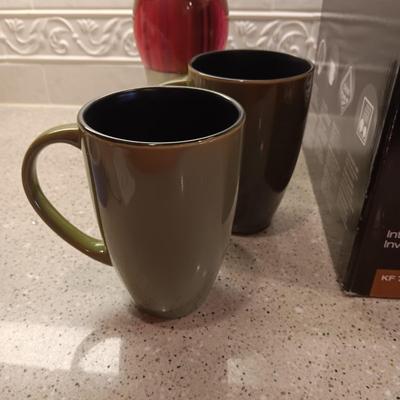 NEW BRAUN BREWSENSE COFFEE MAKER, GIBSON COFFEE MUGS AND TRAVEL CUPS