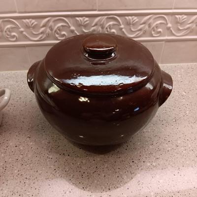 PYREX BAKING DISH, BEAN POT, SALT/PEPPER SHAKERS AND A CASSEROLE DISH